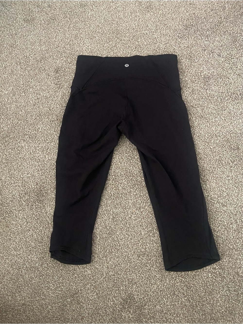 lululemon black capri leggings!